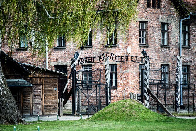 Auschwitz & Birkenau: Live-Guided Tour with Transportation and Hotel Pickup - Weather and Comfort Considerations