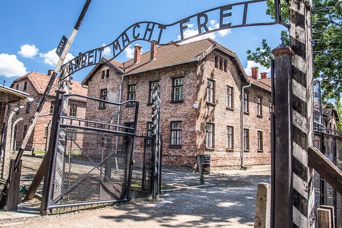 Auschwitz-Birkenau Tour Guide and Jewish museum and synagogue - Key Points