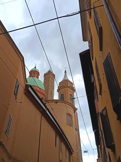 Authentic Italian Breakfast in Piazza Maggiore! - Key Points