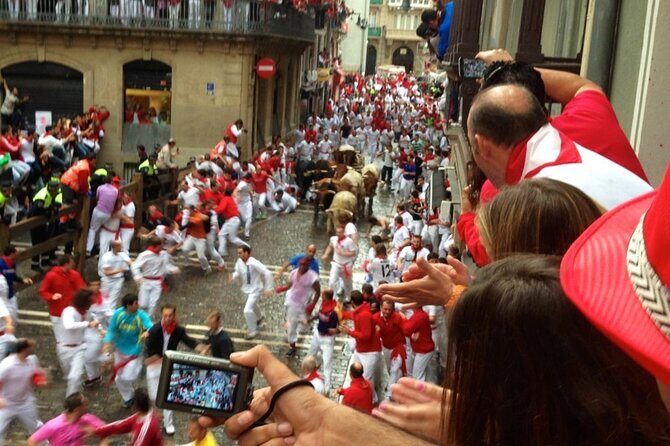 Authentic San Fermín experience with balcony and buffet breakfast. - The Bull Run from a Balcony: What to Expect
