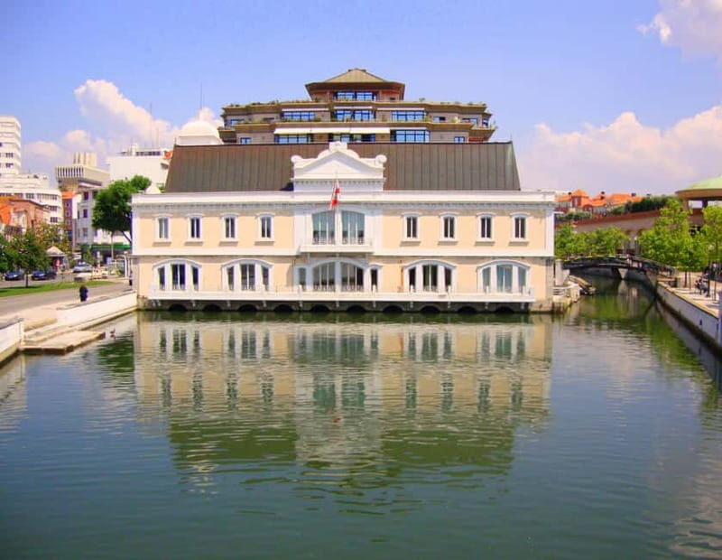 Aveiro Essential: Boat, Walking Tour, Sweets & Ribbons - Key Points