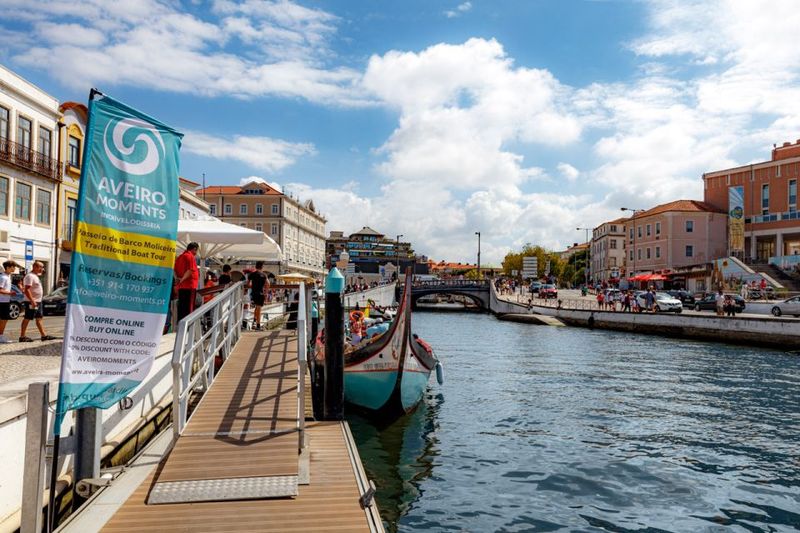 Aveiro: Scenic Guided Boat Tour - Fishermen’s Quarter and the Fish Market Passing-By
