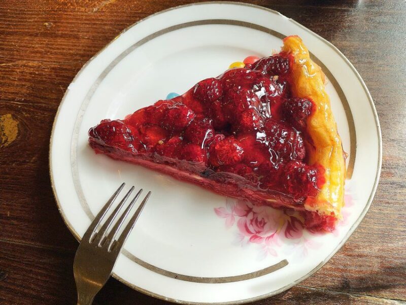 Avignon: Historic District Guided Food & Wine Walking Tour - Exploring Avignon’s Old Town on Foot