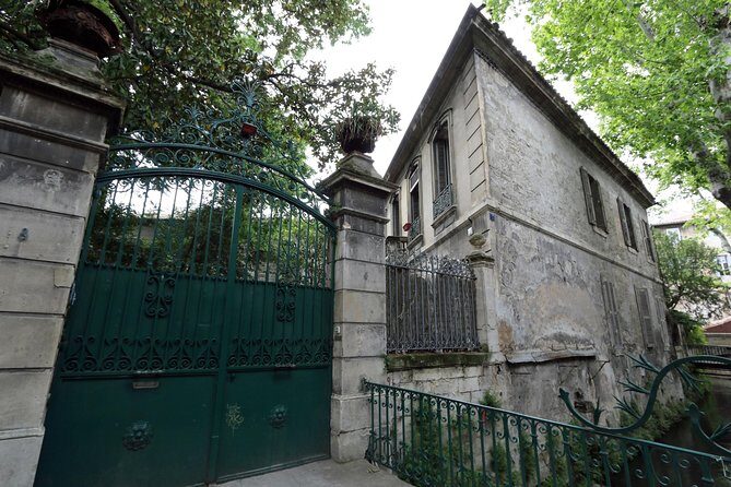 Avignon's history, local culture & the wines of Châteauneuf du Pape private tour - FAQ