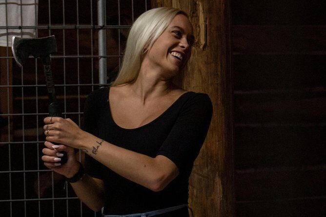 Axe-Throwing - What to Expect from the Axe-Throwing Tour