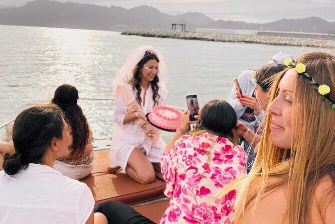 Bachelorette party, boat party in Salerno with aperitif and tapas - Key Points