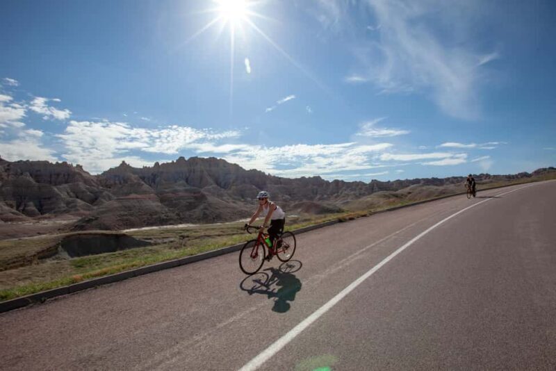Badlands National Park: Private Bike/E-Bike Tour with Lunch - The Picnic Lunch and Visitor Center