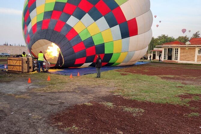 Balloon flight over Teotihuacan + Breakfast in Cueva + Transportation - FAQs