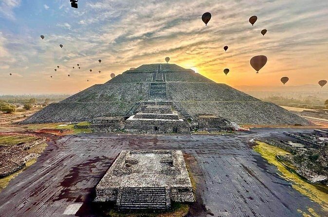 Balloon flight Teotihuacan, Breakfast in a cave Pick up in CDMX - The Pros and Cons