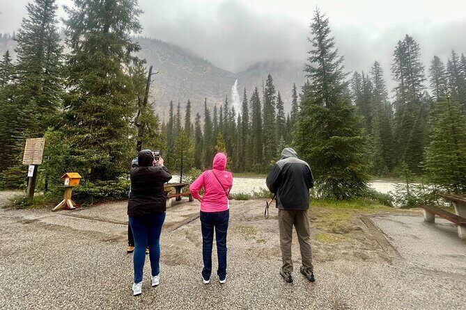 Banff and Yoho Lakes with Takakkaw Falls Group Tour - Banff Avenue: The Town’s Heartbeat
