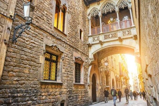 Barcelona 1.5h Private Old Town, Gothic & Ramblas Walking Tour - Stop 5: Plaça Reial for nighttime energy (even if you go daytime)