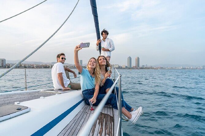 Barcelona: 1 hour sailing experience with drinks and snacks - The Balance of Pros and Cons