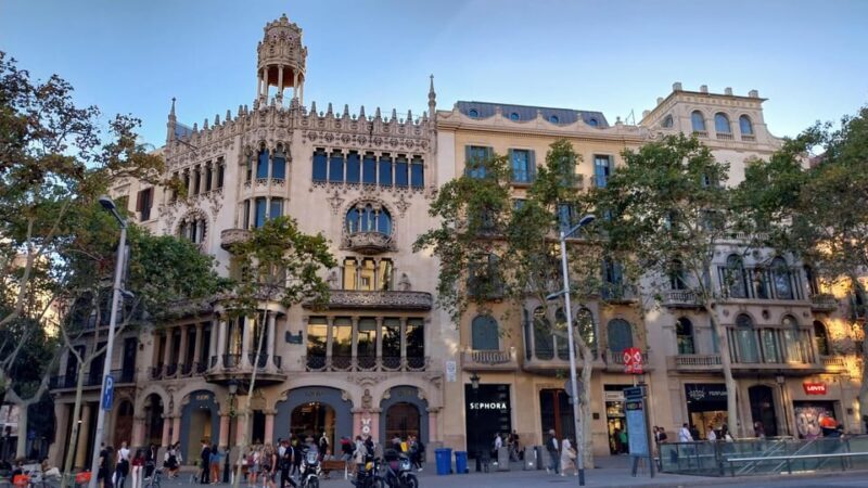 Barcelona 101 Walking Tour: All Highlights in One Day - Who Should Consider This Tour?