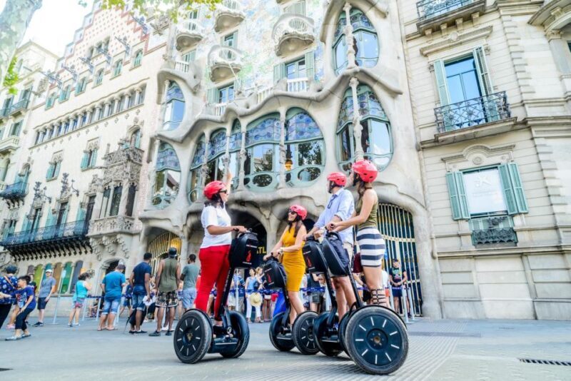 Barcelona: 2,5hr Art of Gaudí Segway Tour - Key Points