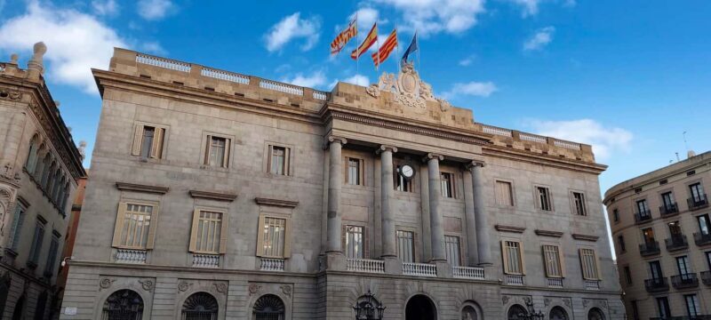 Barcelona: 3-Hour Best of the city Walking Tour & Surprise - FAQs