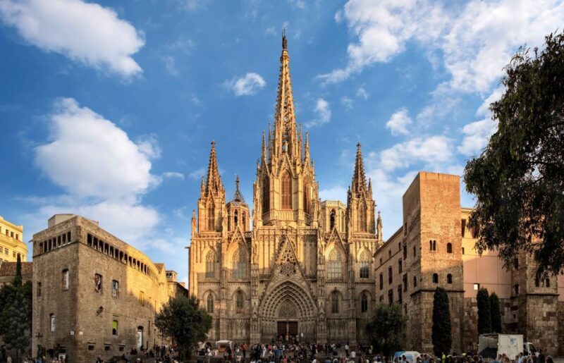 Barcelona: Barri Gotic Small Group Walking Tour - What Makes This Tour Stand Out