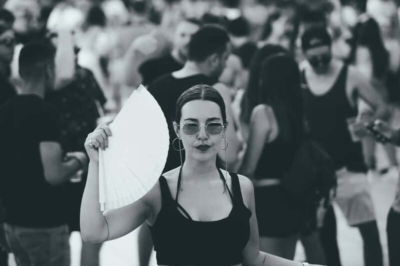 Barcelona: Beach Club Pool Party with DJ - Key Points