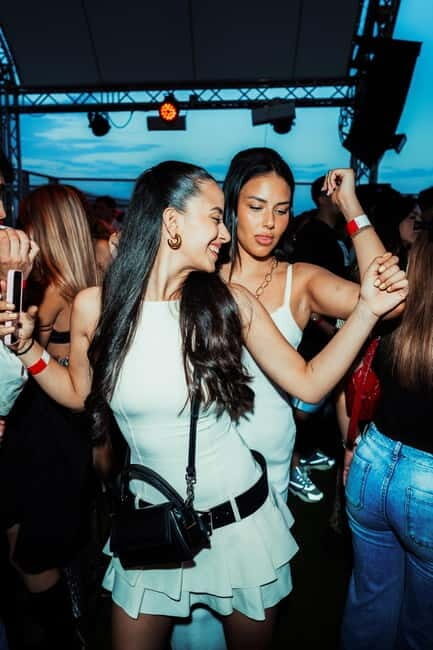 Barcelona: Beach Club Pool Party with DJ - The Venue and Setting