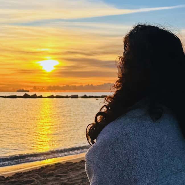 Barcelona beach: Sunrise Ritual: breath, immersive music, Sungazing & breakfast - Discovering the Barcelona Beach Sunrise Ritual: A Gentle Start to Your Day