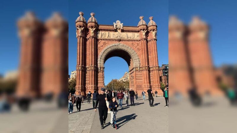 Barcelona Bike Tour: Iconic Sights & Hidden Snack Spot - Key Points