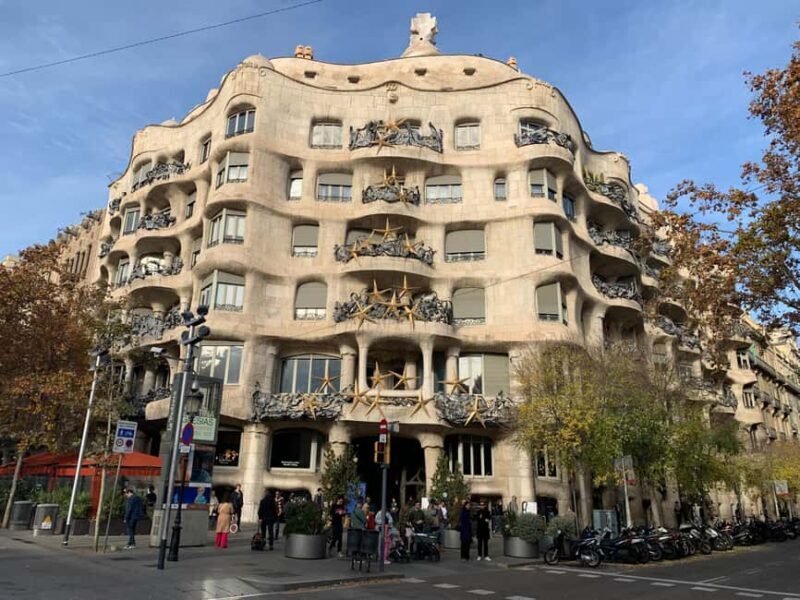 Barcelona Bike Tour: Iconic Sights & Hidden Snack Spot - Exploring Barcelona by Bike: What You Can Expect