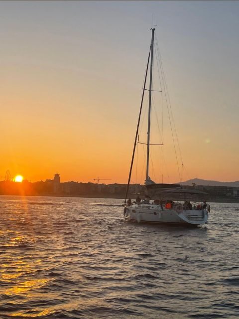 Barcelona: Boat trip with cava in amazing sailboat - FAQ