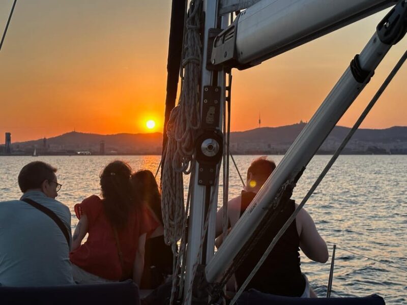 Barcelona: Boat Trip with Champagne - Key Points