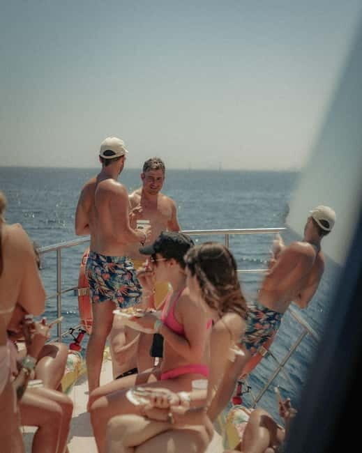 Barcelona: Brunch Boat Party with Drinks and DJ - FAQs