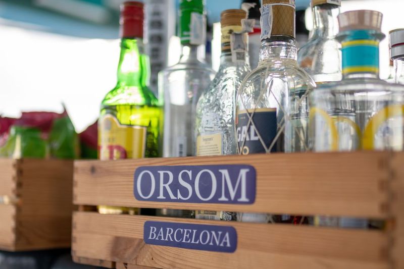 Barcelona: Catamaran Cruise with optional Live Jazz Music - The crew: friendly service, smooth operations