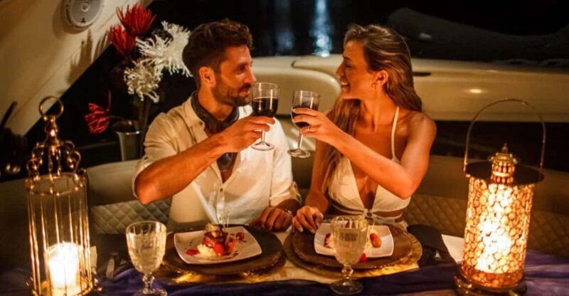 Barcelona: Cena Romántica y noche en camarote en velero - Who Would Love This Experience?