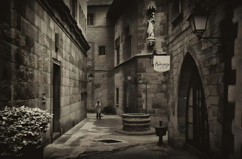 Barcelona: City Highlights Evening Walking Tour - An In-Depth Look at the Barcelona Evening Tour