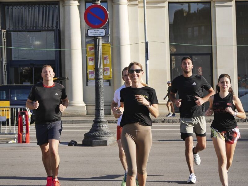 Barcelona: City Highlights Guided Running Tour - Key Points