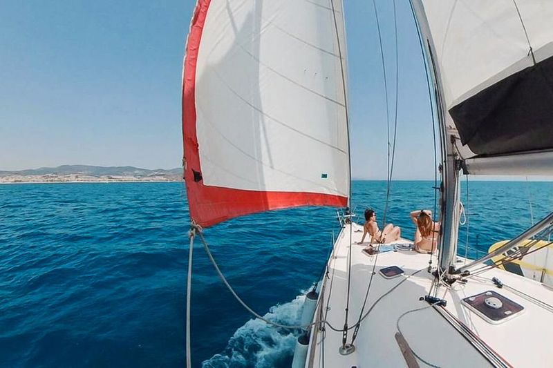 Barcelona: Coastline Boat Trip with Snacks and Cava - The sailing portion: Barcelona from sea level