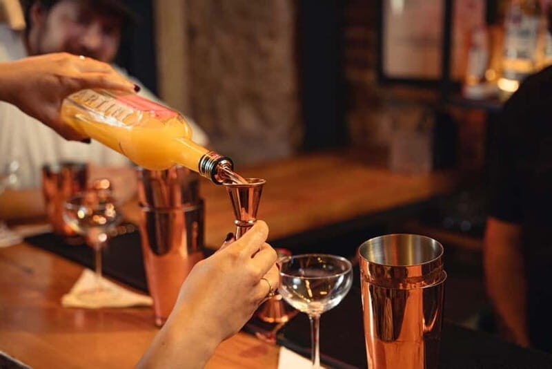 Barcelona: Cocktail Class with Mixologist - Key Points