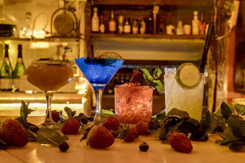 Barcelona: Cocktail Making Class with Tapas - Key Points