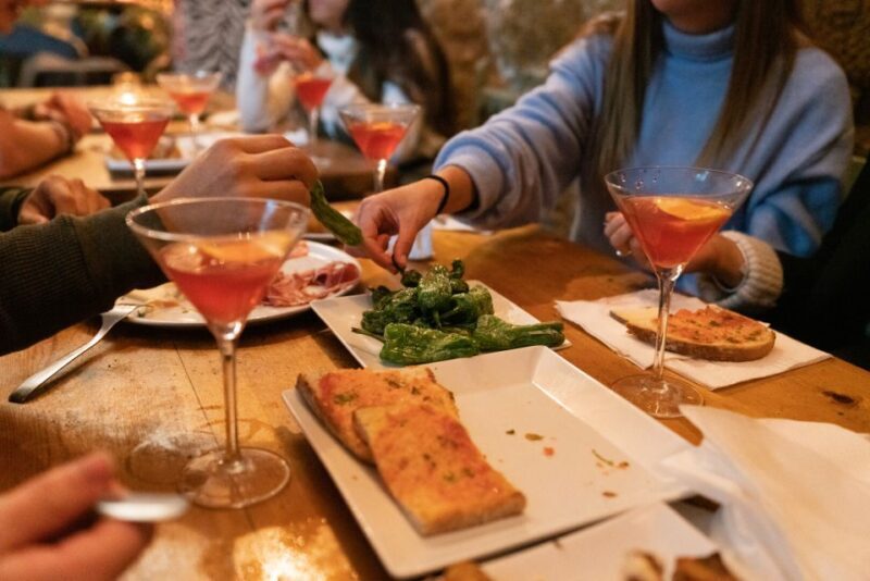 Barcelona: Cocktail Master Class by Mixologist with Tapas - FAQs