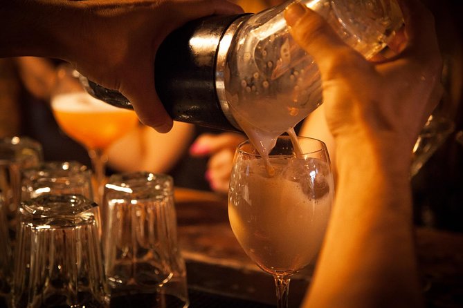 Barcelona Cocktail Masterclass with Tapas - Tapas with your cocktails: when it arrives and what to expect