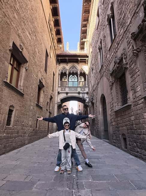 Barcelona: Creative Photo Tour of the City's Artistic Corners - Family-Friendliness and Suitability