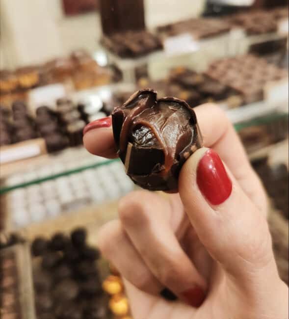 Barcelona: Delicious Chocolate walking tour - Key Points