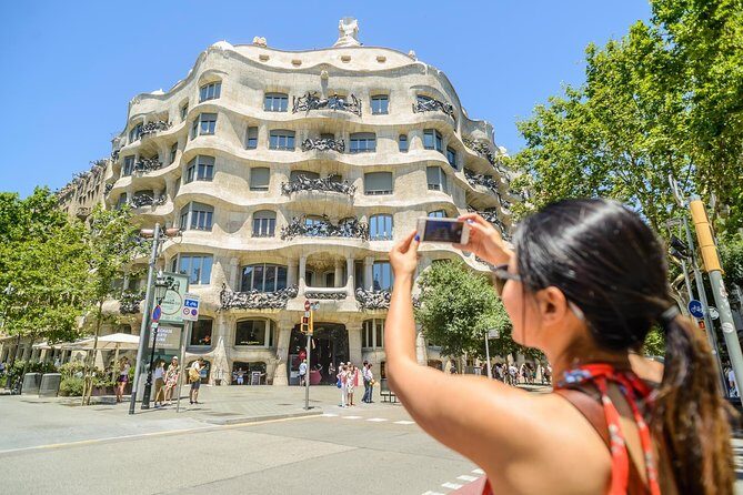 Barcelona e-Bike Gaudí Highlights or Bohemian Neighborhoods Small Group Tour - Key Points