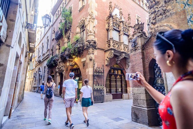 Barcelona E-Bike Small Group Tour with Tapas & Wine Tasting - Who Is This Tour Best For?