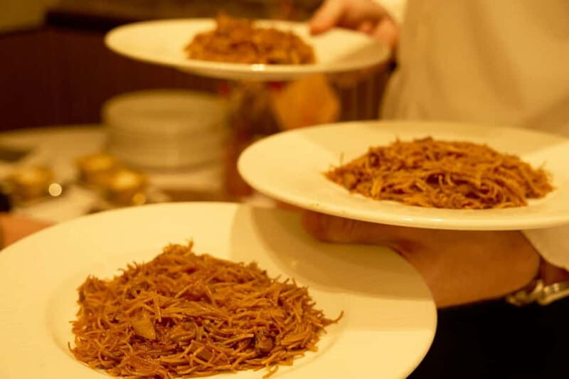 Barcelona: El Born Gourmet Food & Wine Small Group Tour - Starting Point and First Impressions