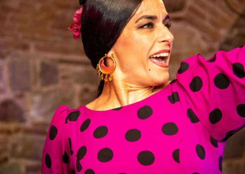 Barcelona: Espectáculo de FLAMENCO íntimo en Las Brujas Club - Key Points