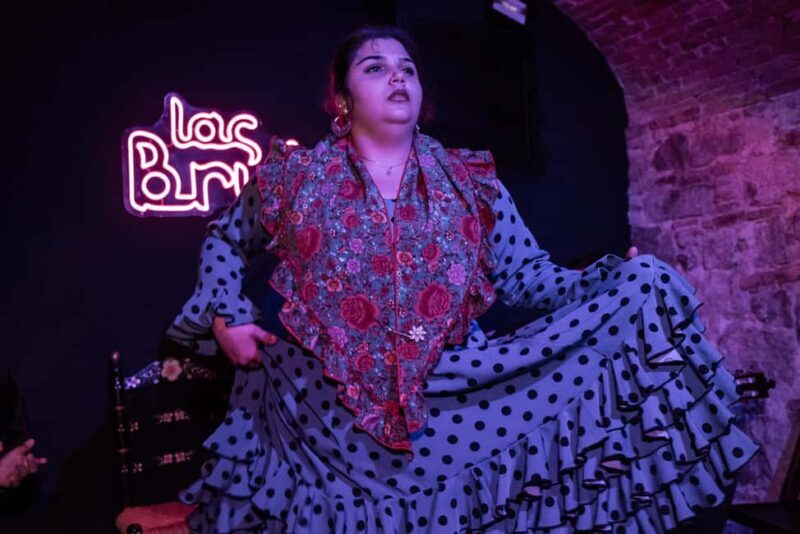 Barcelona: Espectáculo de FLAMENCO íntimo en Las Brujas Club - An Intimate Glimpse into Flamenco in Barcelona