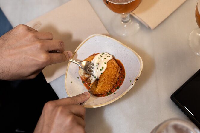 Barcelona: Evening Foodie Adventure with 8 Tapas & 4 Drinks - Who Should Consider This Tour?