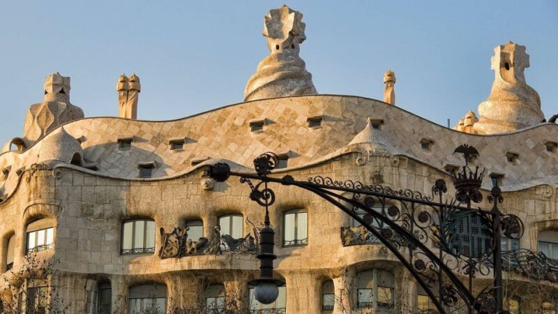 Barcelona: Evening Walking Tour in the Gaudi Area with Tapas - FAQ