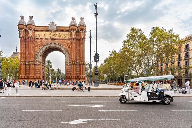 Barcelona Expert Plus Tour in Private Eco Tuk Tuk - The Itinerary: A Closer Look at the Stops