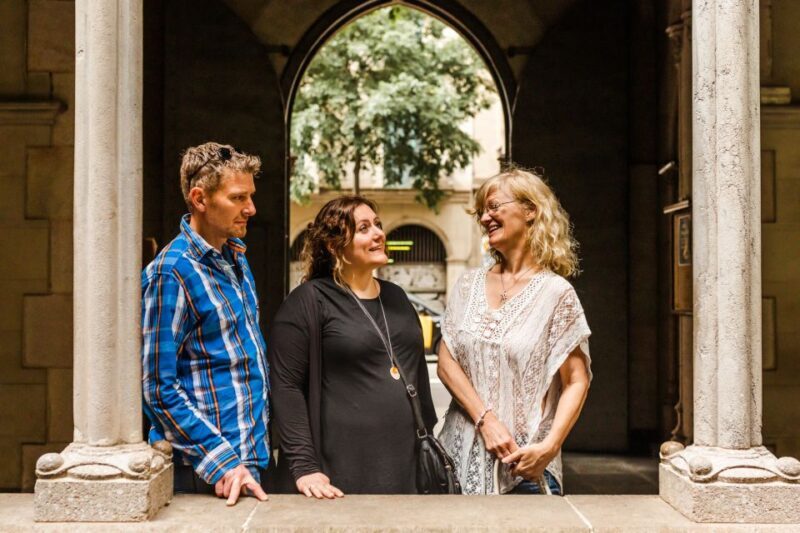 Barcelona: Explore the Gothic Quarter with a Local - Key Points