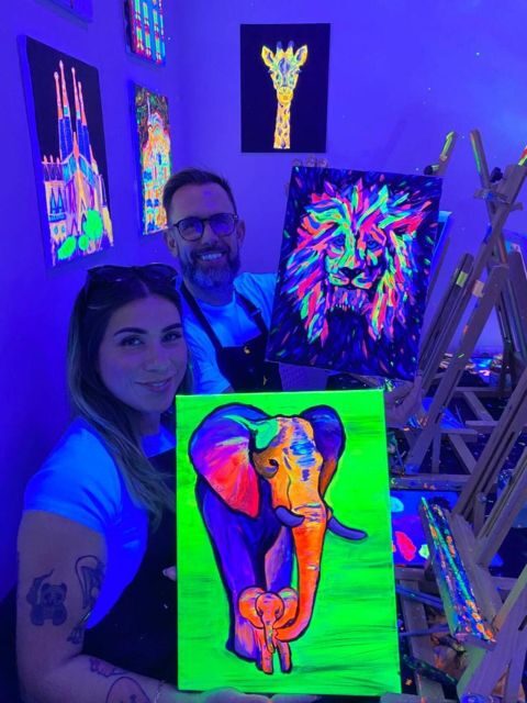 Barcelona: Fluorescent Paint and Wine Workshop - The Painting Experience