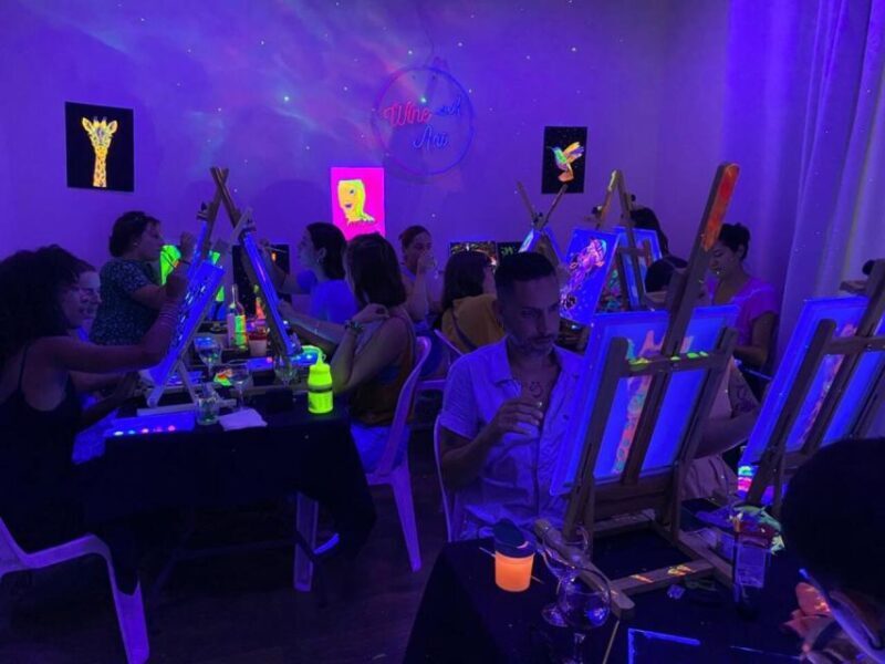 Barcelona: Fluorescent Paint and Wine Workshop - Practical Details and Considerations